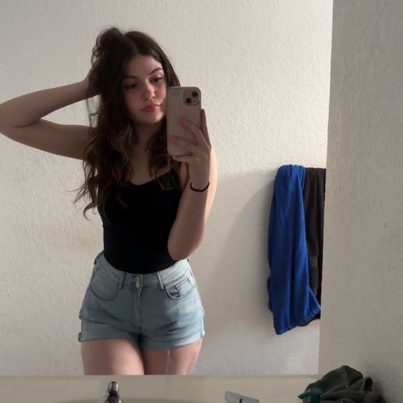 Meet your Posher, Angelina - Picture 3 of 5